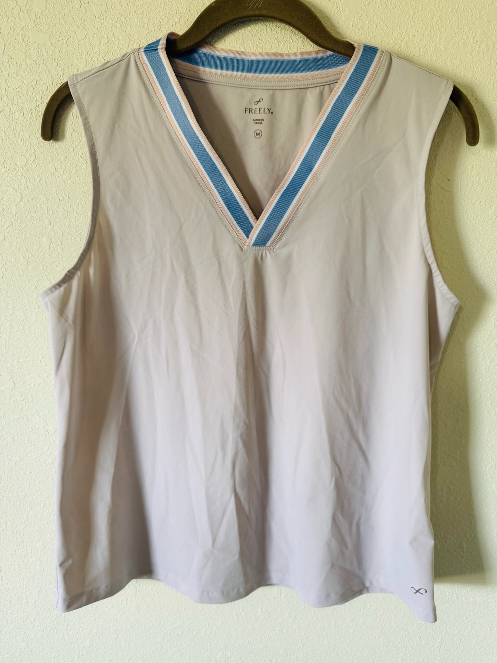 Freely Sleeveless V-Neck Athletic Volley Top in Light Gray with Blue Trim Med.